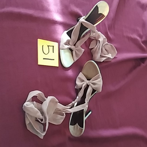 Heels - Picture 5 of 6